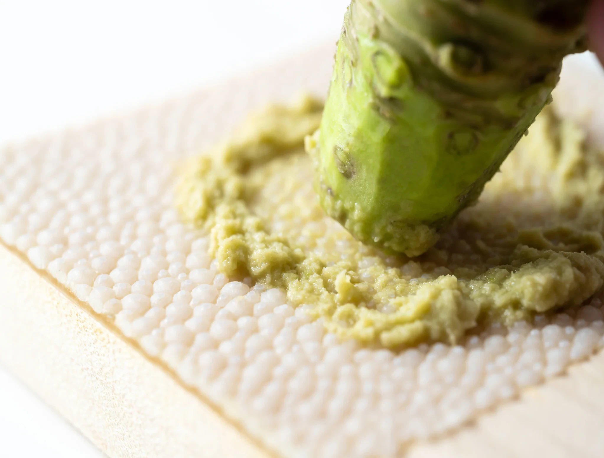 fresh-japanese-wasabi-grater_3.webp