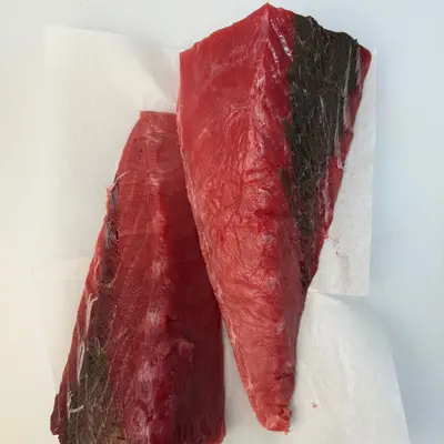 HONMAGURO Section SHIPPO AAA - (TAIL CUTS) FRESH FARMED BLUEFIN TUNA - Thunnus orientalis赤身  しっぽ  AAA Tail AKAMI (LEAN).png