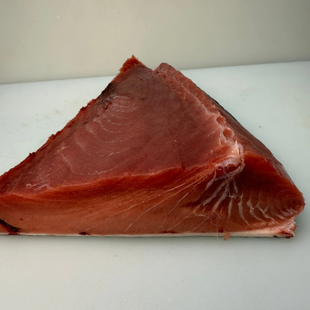 HONMAGURO Section SHIPPO AAA - (TAIL CUTS) FRESH FARMED BLUEFIN TUNA - Thunnus orientalis中トロ  しっぽ  AAA Tail CHUTORO (MARBLED).png