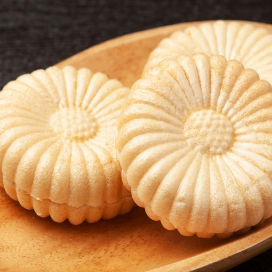Japanese Wagashi MONAKA Shells, CHRYSANTHEMUM 100 Sets.png