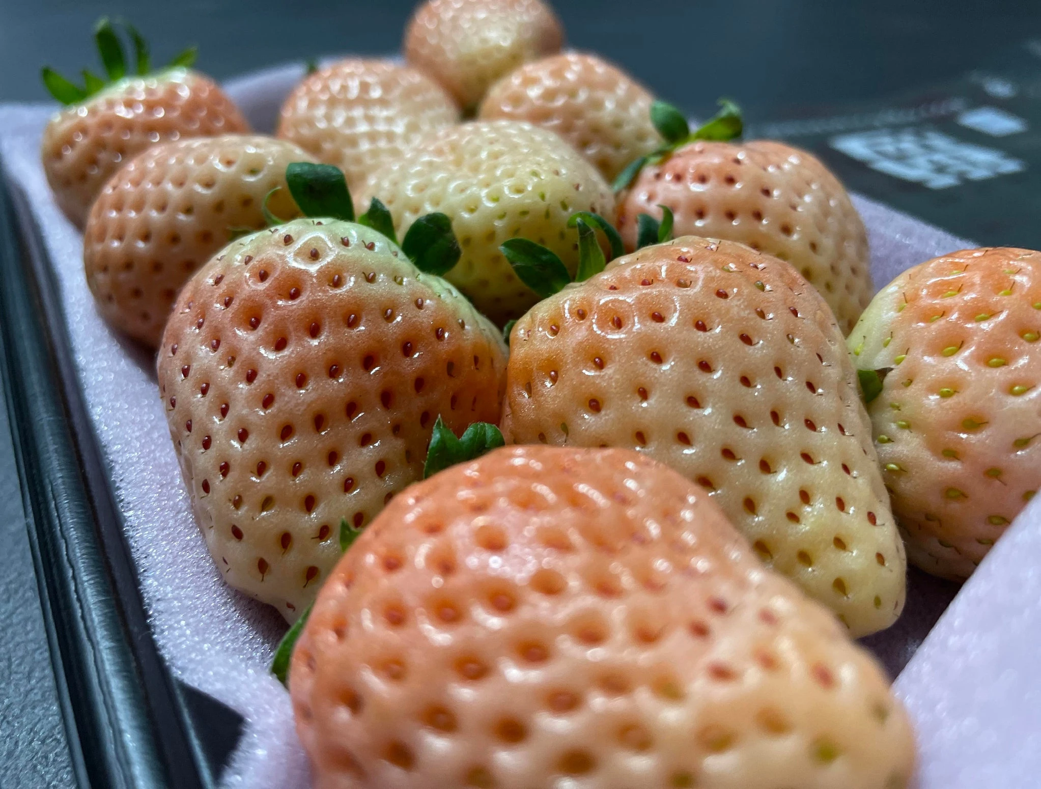 white-japanese-strawberry-270g-limited-availability_0.jpg