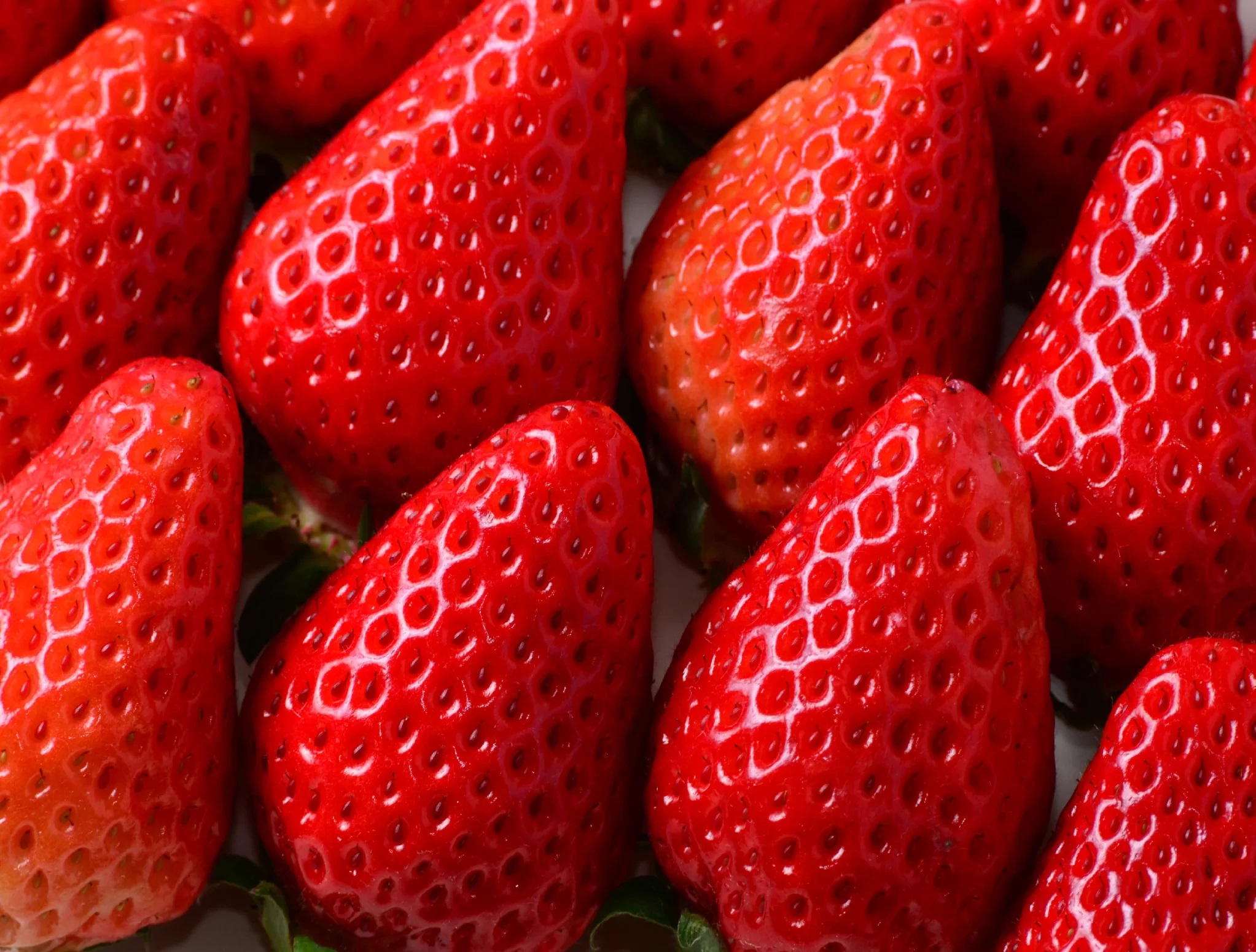 japanese-deluxe-strawberry-large-400g-limited-availability_1.webp
