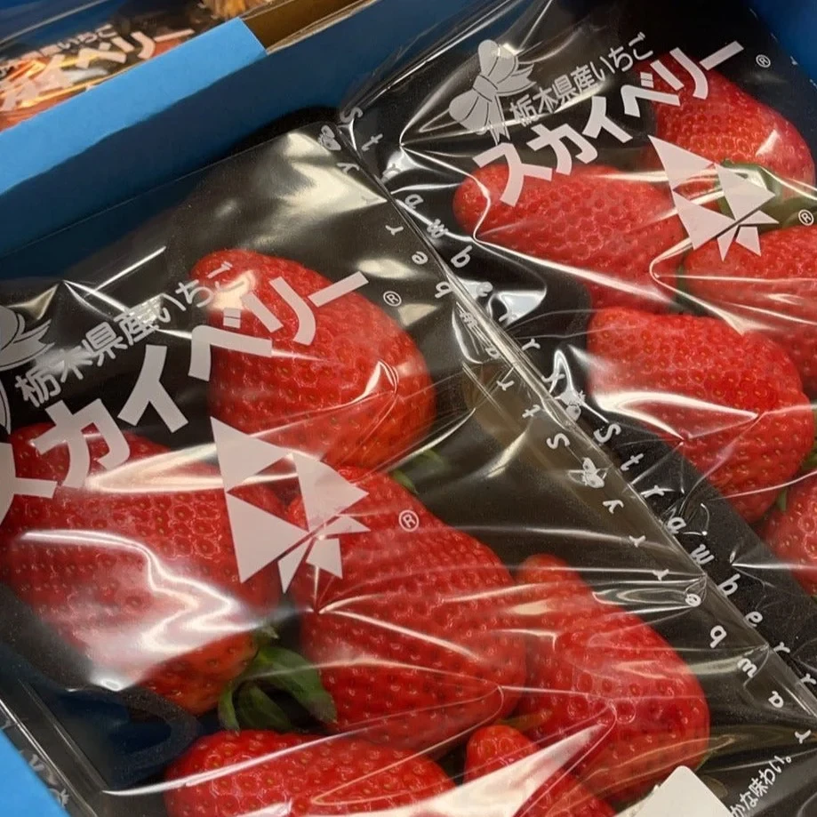 japanese-deluxe-strawberry-large-400g-limited-availability_3.webp