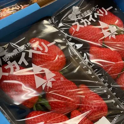 japanese-deluxe-strawberry-large-400g-limited-availability_3.webp