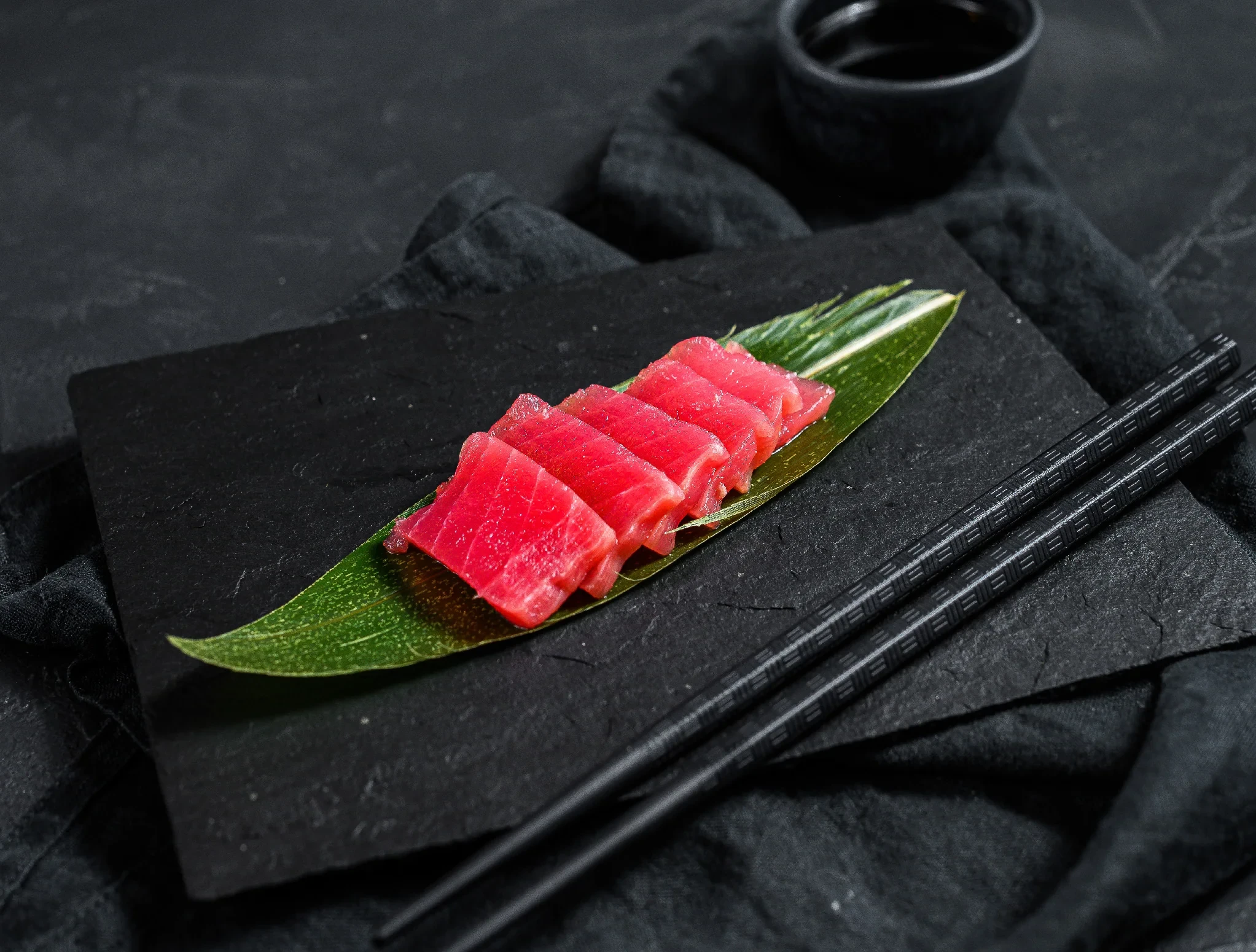 fresh-bluefin-tuna-akami-sashimi-quality-0-4lbs_2.webp