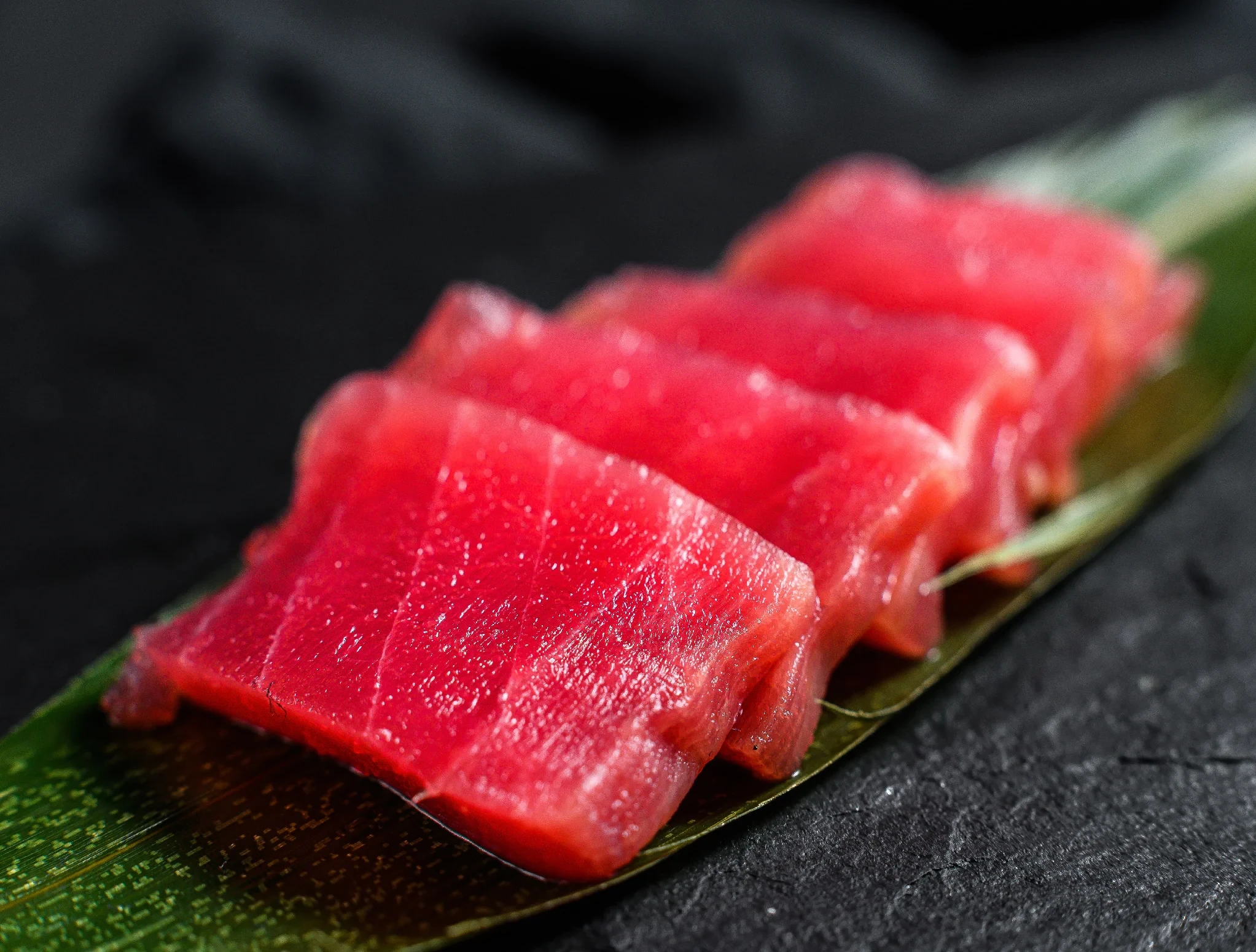 fresh-bluefin-tuna-akami-sashimi-quality-0-4lbs_3.webp