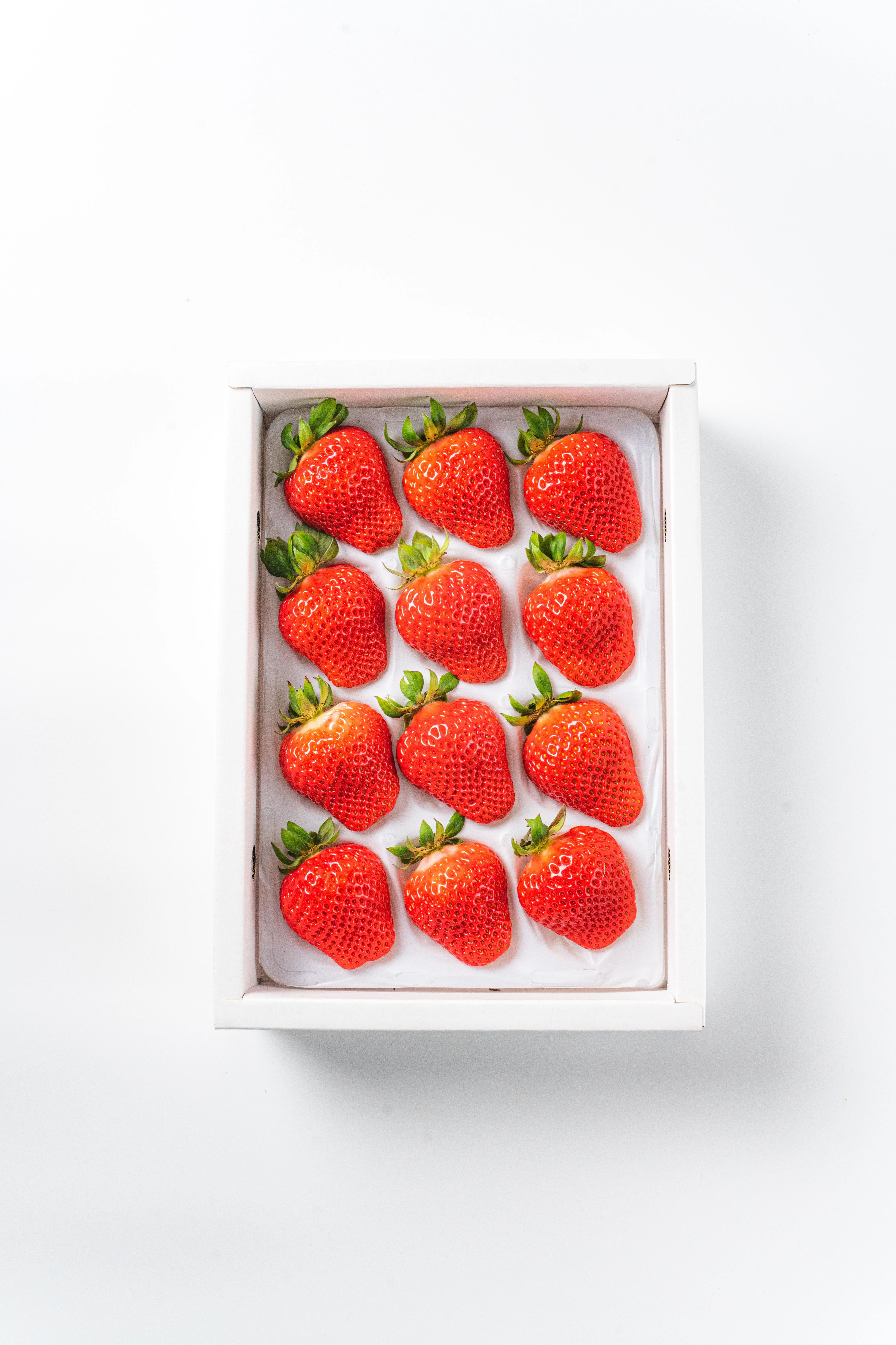 japanese-strawberry-miyabi-400g-gift-box_2.jpg