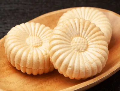 Japanese Wagashi MONAKA Shells 100 Sets Chrysanthemum W67mm×D67mm×H11.0mm