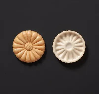 japanese-wagashi-monaka-shells-chrysanthemum-100-sets_1.JPG