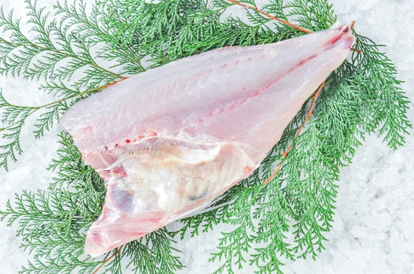 860399 Seabream Fillet Skin ON マダイフィレ 皮付き 鱗なし、カマ付.jpg