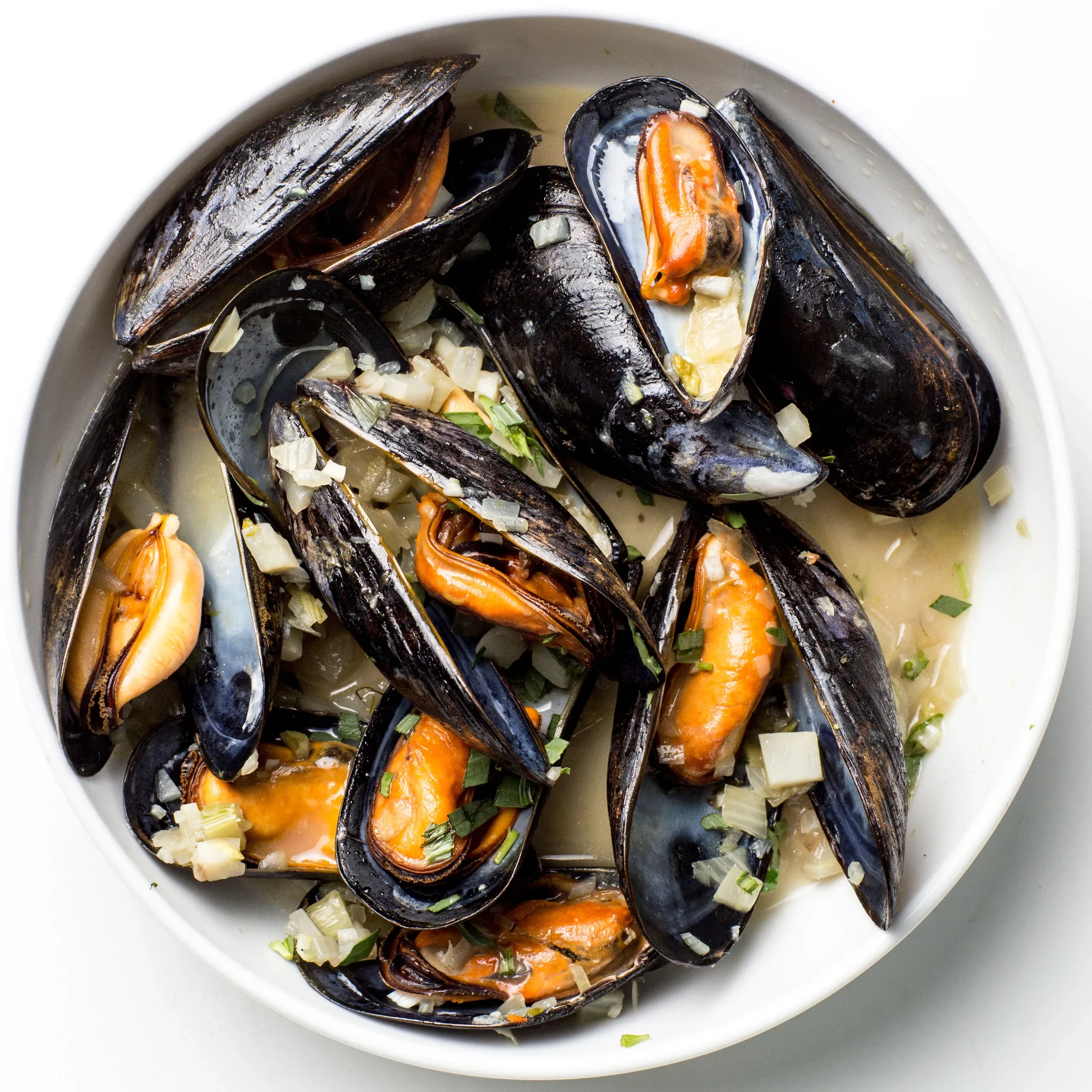 steamed-mussels-with-fennel-and-tarragon.webp